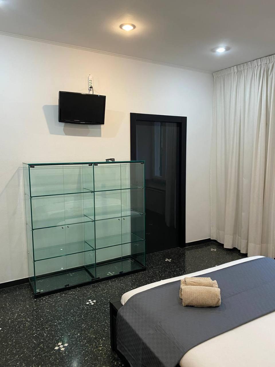 Martel Rooms - Genova Centro Brignole Екстер'єр фото